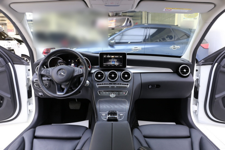 奔驰C级 2018款 C 200 L 运动版局部细节23