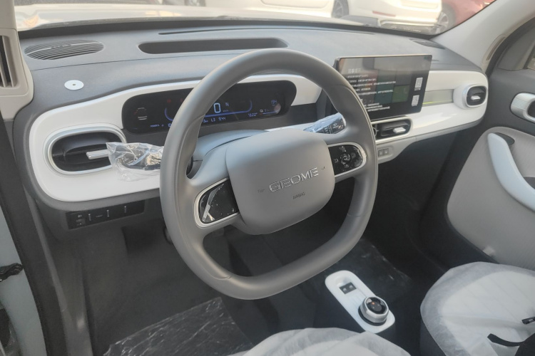 吉利银河 2025款 210km 熊猫卡丁中控内饰13