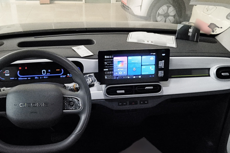 吉利银河 2025款 210km 熊猫卡丁中控内饰7002