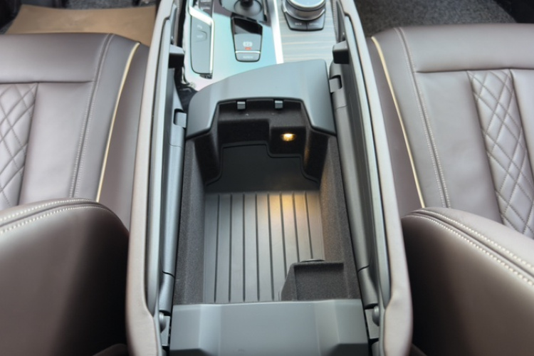 宝马5系 2019款 改款 530Li 尊享型 豪华套装中控内饰7004