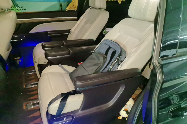 广汽传祺 传祺M8 2021款 大师系列 390T 尊贵版中控内饰21