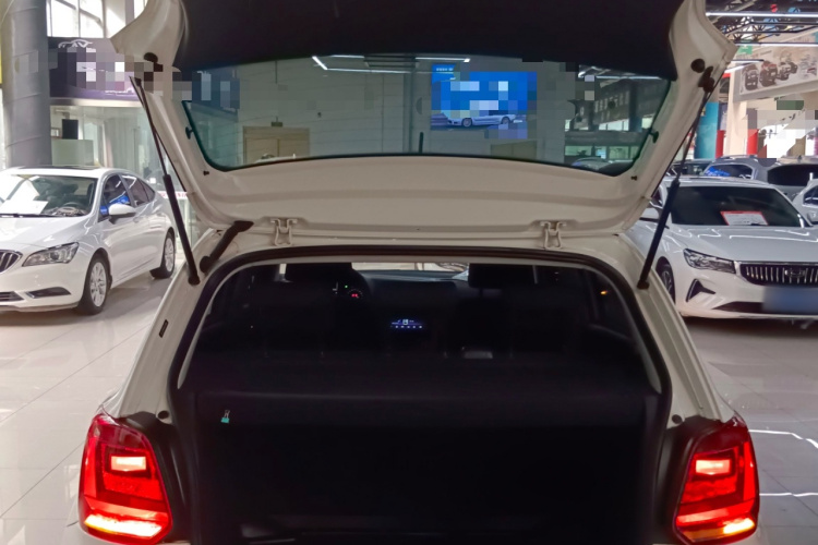 大众 Polo 2018款 1.5L 自动安享型机舱底盘23