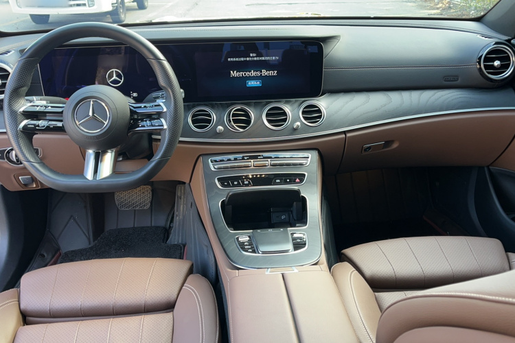 奔驰E级(进口) 2022款 E 260 时尚型运动版中控内饰7004