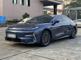 吉利银河 银河星耀8 2025款 130km EM-i 尊贵版