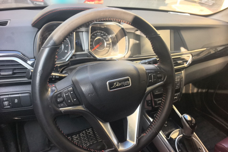 众泰 大迈X5 2017款 升级版 1.5T CVT知县型中控内饰7002