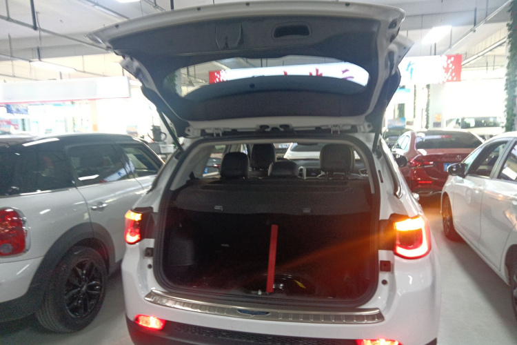 Jeep 指南者 2020款 220T 自动领先版局部细节23