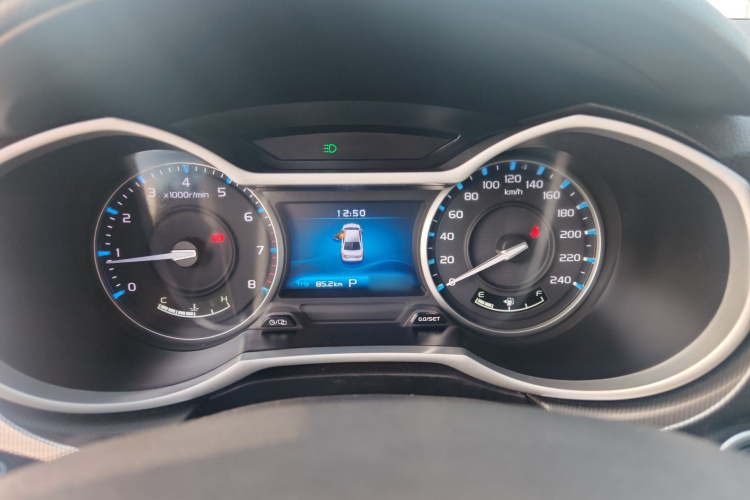 吉利汽车 帝豪 2017款 三厢百万款 1.5L CVT向上版局部细节14