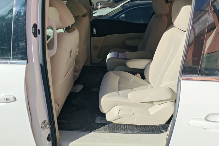 别克GL8 2020款 陆上公务舱 652T 舒适型中控内饰7004