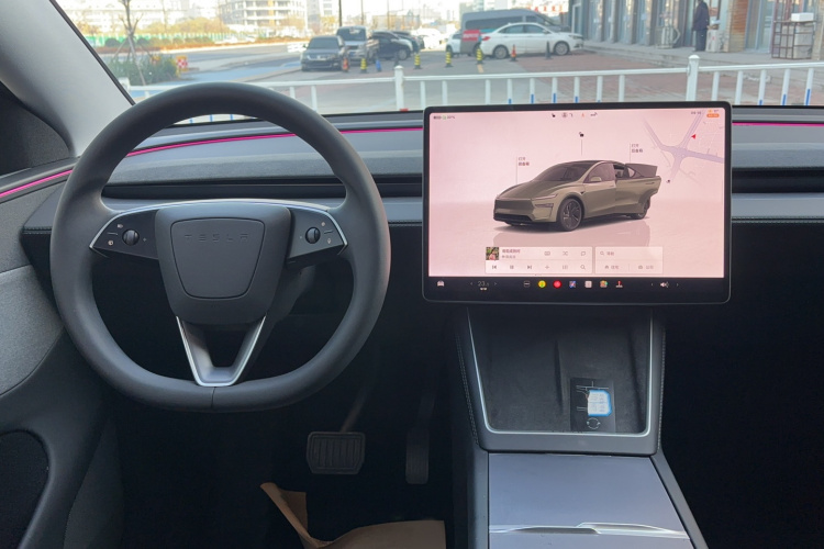 特斯拉 Model Y 2025款 后轮驱动 首发版中控内饰7004