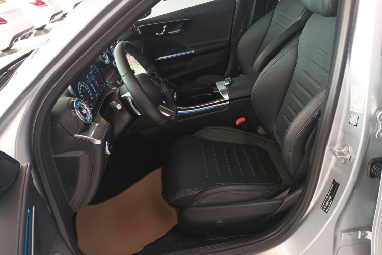 奔驰C级 2022款 改款 C 260 L 运动版局部细节19