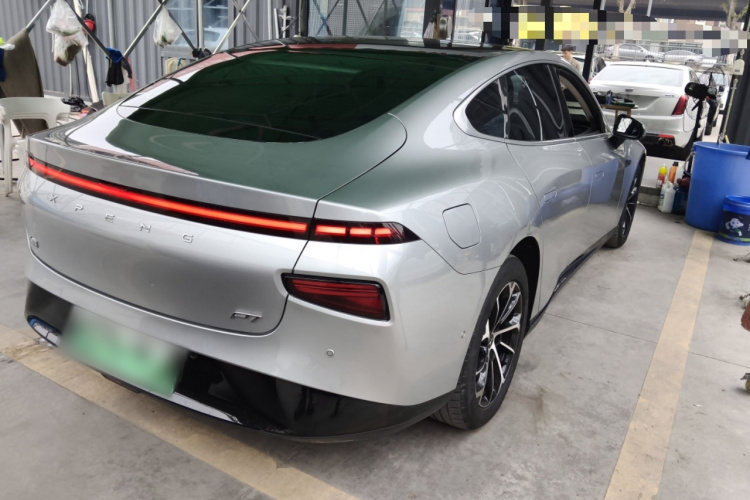 小鹏P7 2022款 625E车身外观7