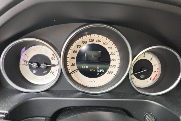 奔驰E级 2015款 改款 E 260 L 运动型局部细节14