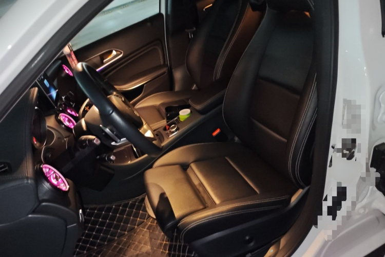 奔驰GLA 2019款 GLA 200 时尚型中控内饰19