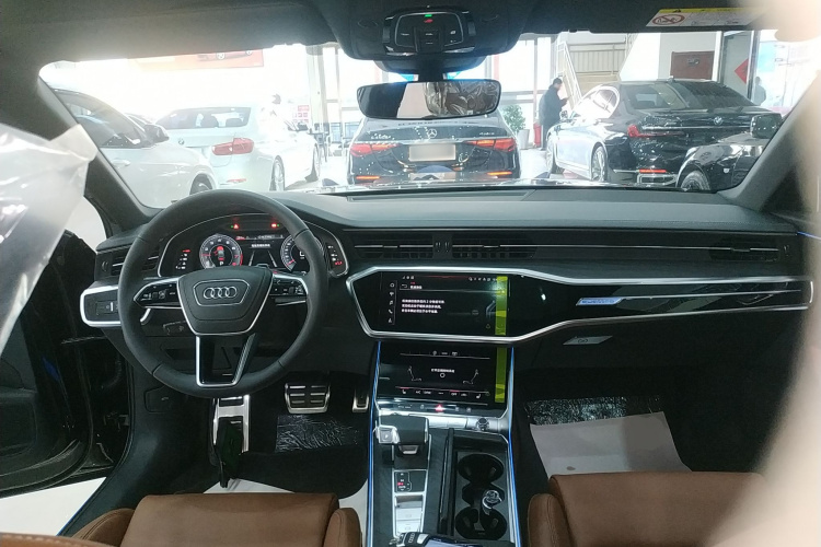 奥迪A6L 2025款 改款 45 TFSI quattro 臻选动感型中控内饰12