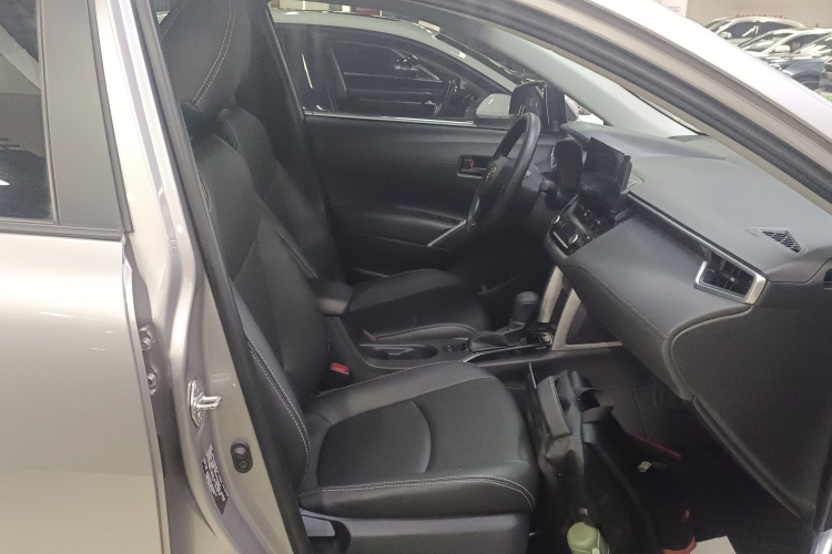 丰田 卡罗拉锐放 2023款 2.0L 精英版局部细节41