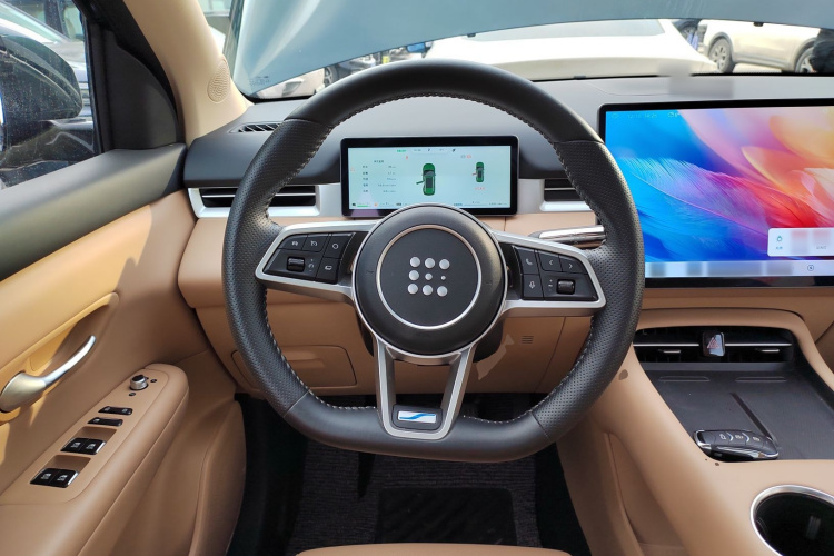 蓝电E5 PLUS 2025款 165km 长续航版PLUS 7座中控内饰13