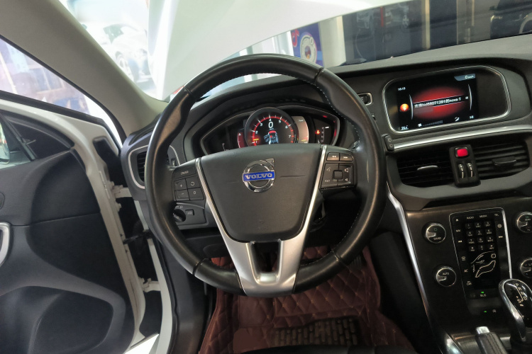 沃尔沃V40 2015款 1.6T 智雅版中控内饰13