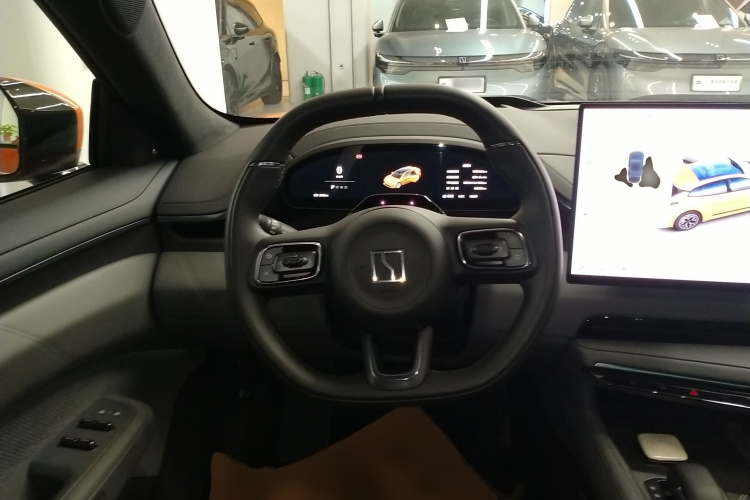 极氪001 2025款 WE版 100kWh 后驱中控内饰13