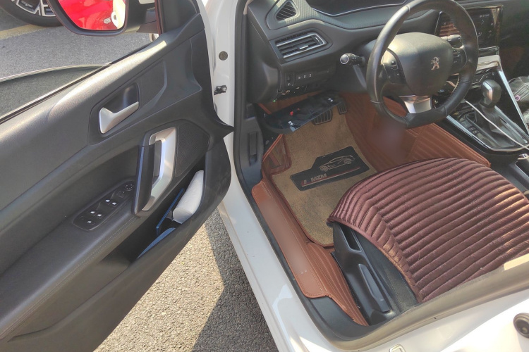 标致308 2019款 230THP 自动豪华版 国V中控内饰7003