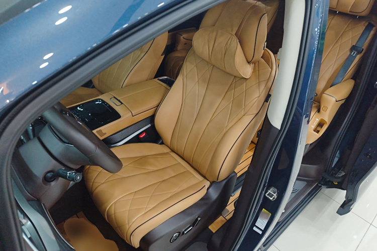 腾势D9 2024款 DM-i 980 四驱尊荣型中控内饰19