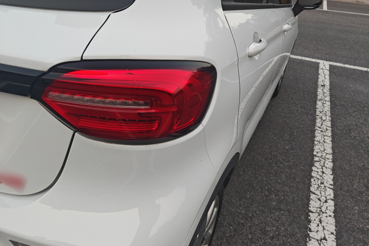 零跑汽车 零跑T03 2022款 星钻版车身外观9