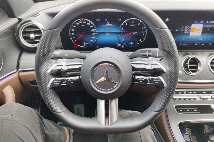 奔驰E级(进口) 2022款 E 260 时尚型运动版局部细节13