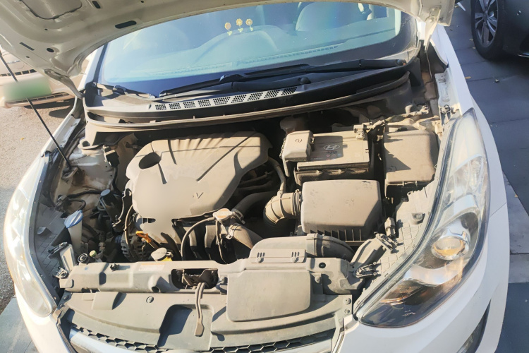 现代 朗动 2015款 1.6L 自动领先型机舱底盘24