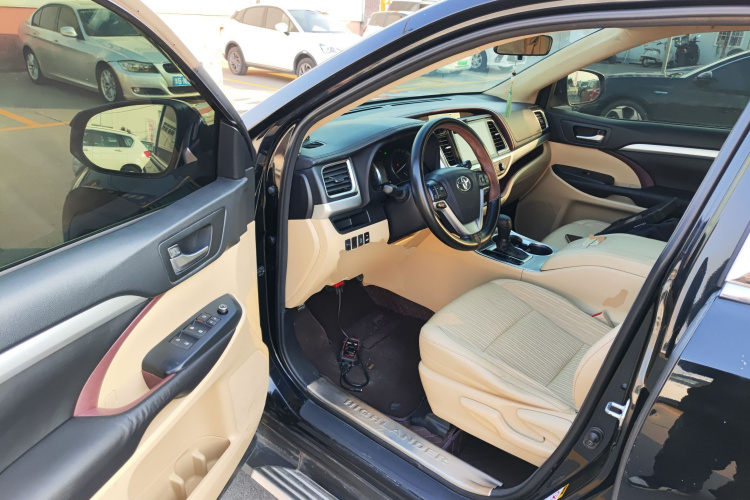 丰田 汉兰达 2015款 2.0T 四驱精英版 7座中控内饰20