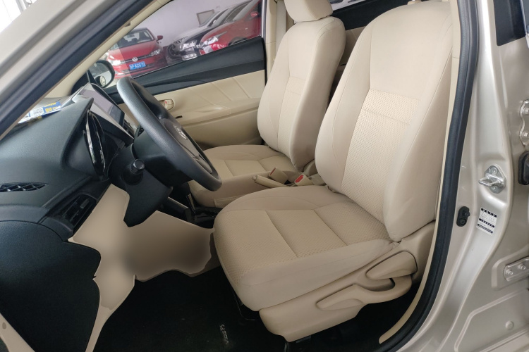 丰田 威驰FS 2017款 1.5L CVT锋驰版中控内饰19