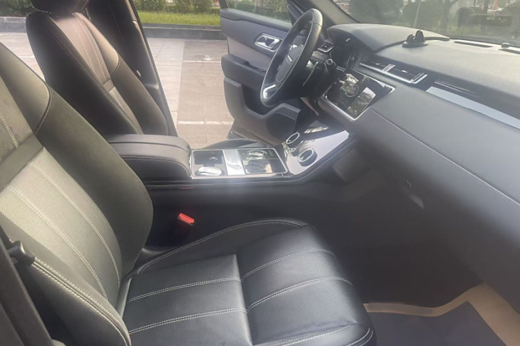 路虎 揽胜星脉 2020款 P250 R-DYNAMIC S中控内饰7005