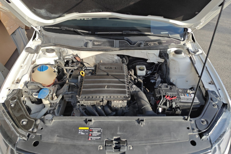 大众 朗逸 2017款 1.6L 手动舒适版机舱底盘24