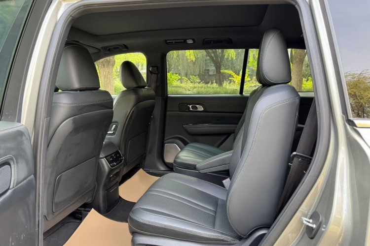 理想汽车 理想ONE 2020款 增程6座版中控内饰7004