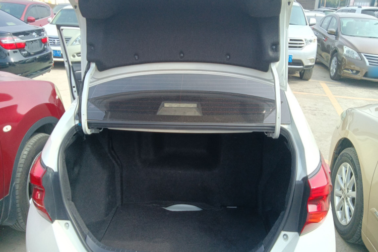 丰田 雷凌 2017款 改款双擎 1.8H GS E-CVT精英天窗版 国V局部细节23