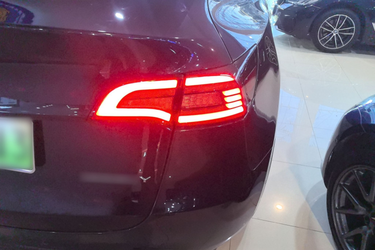 特斯拉 Model Y 2022款 后轮驱动版车身外观6001