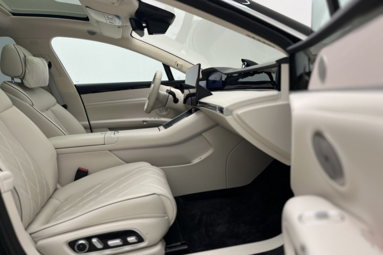 鸿蒙智行 享界S9 2025款 增程 Ultra中控内饰7014