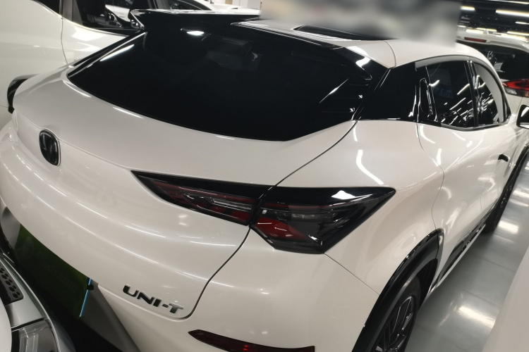 长安UNI-T 2023款 第二代 1.5T 尊贵型车身外观7