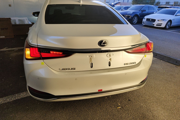 雷克萨斯ES 2020款 200 卓越版车身外观6004