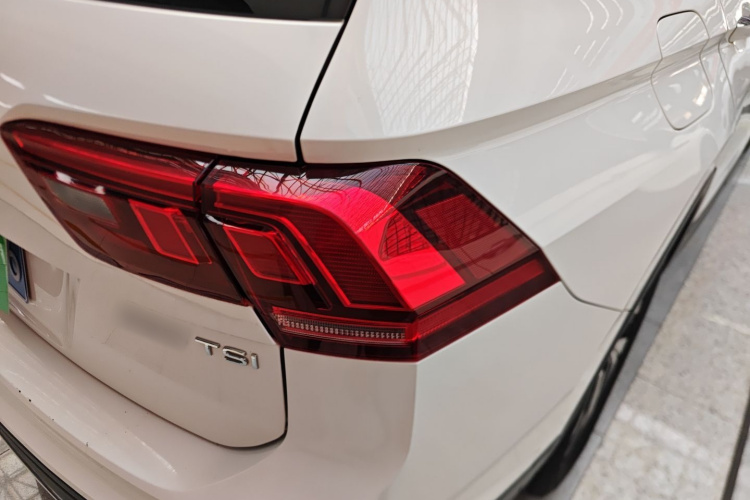 大众 途观L 2022款 330TSI 自动两驱舒享版车身外观9