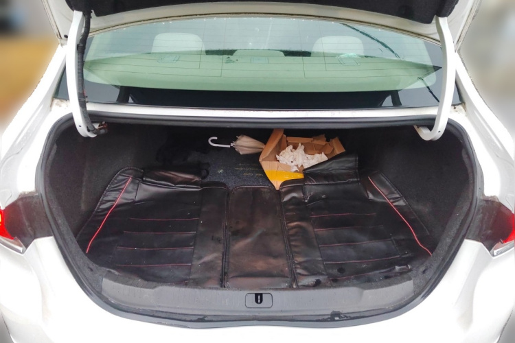 别克 英朗 2021款 典范 1.5L 自动进取型中控内饰23