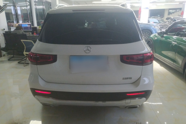 奔驰GLB 2023款 GLB 220 动感型车身外观6