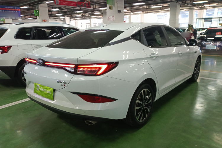 江汽集团 嘉悦A5 2020款 1.5T CVT超越型车身外观7