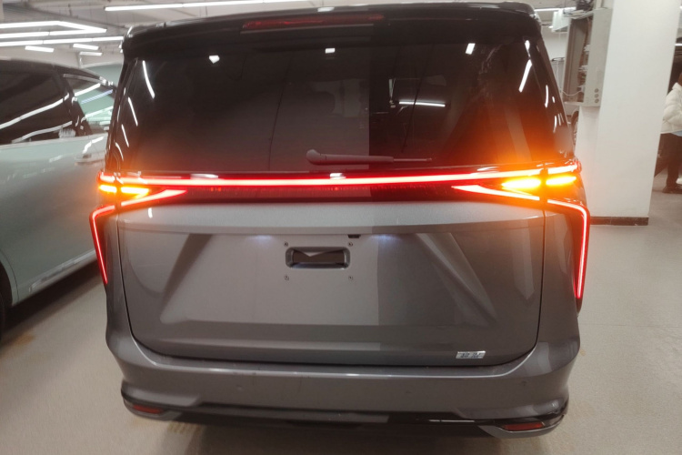 上汽大通MAXUS 大家9 2024款 超混 超长续航森林版 七座车身外观6