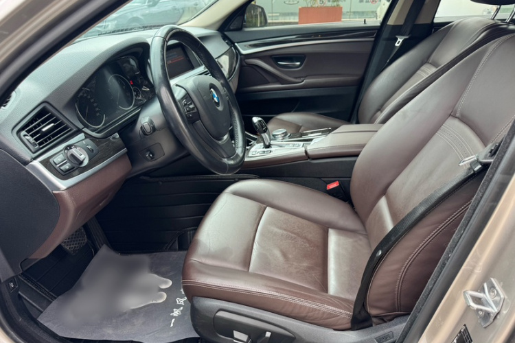 宝马5系 2017款 525Li 豪华设计套装中控内饰7002