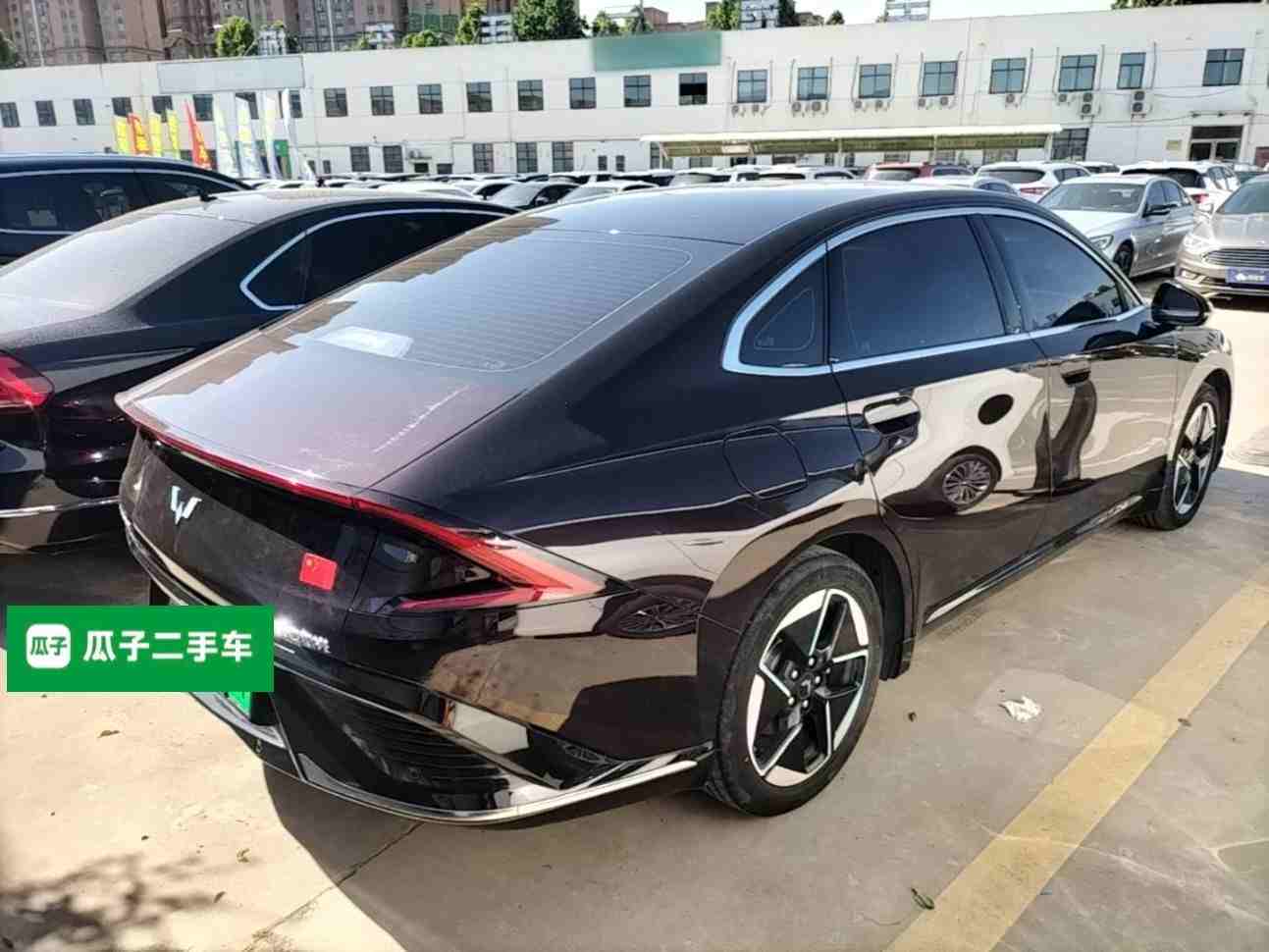 车辆右后45度外观展示