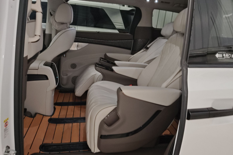 腾势D9 2022款 DM-i 1040 尊贵型中控内饰21