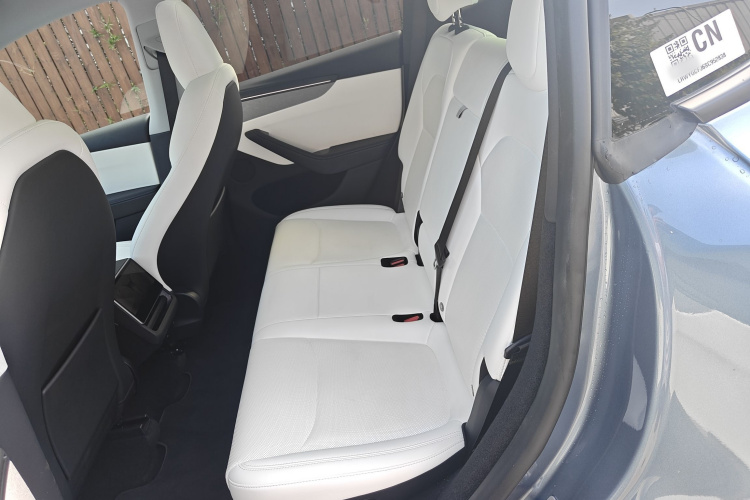 特斯拉 Model Y 2025款 后轮驱动版中控内饰7004