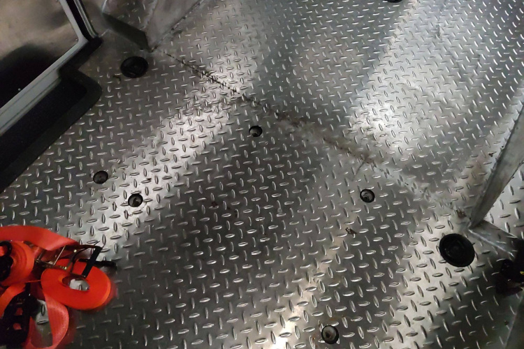 上汽大通MAXUS 新途V80 2023款 2.0T AMT经典傲运通短轴中顶5/6座中控内饰7004