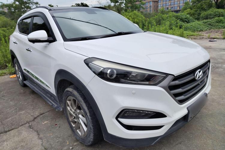 现代 途胜 2018款 1.6T 双离合两驱15周年特别版车身外观3