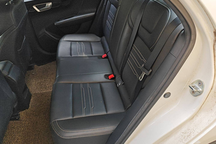 比亚迪 秦 2019款 1.5L 手动豪华型中控内饰7004