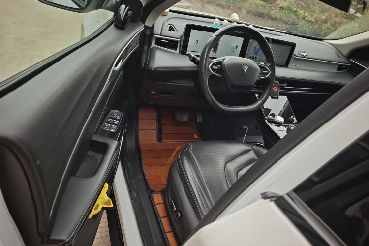 哪吒汽车 哪吒U 2022款 智610 三元锂中控内饰20